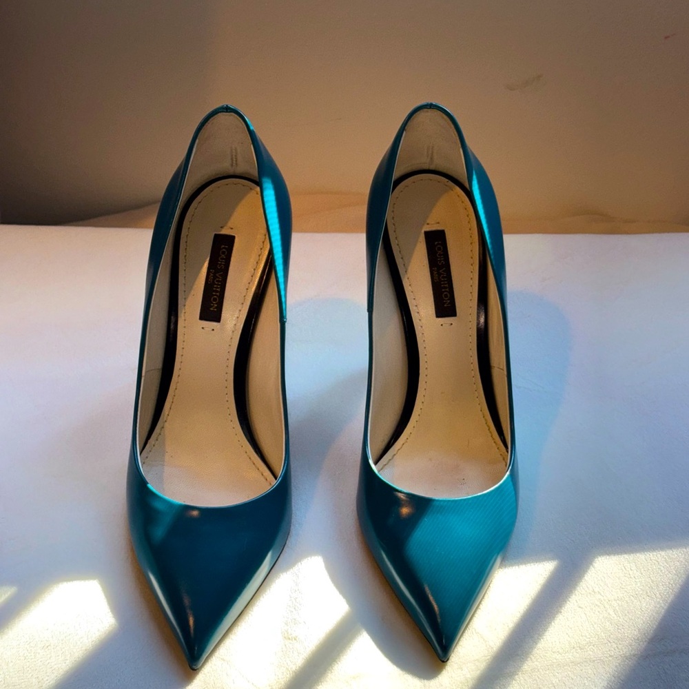 Louis Vuitton Blue pumps